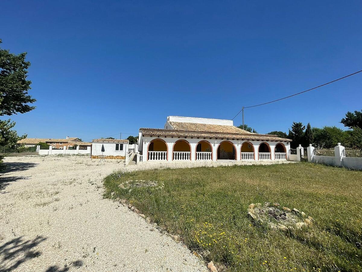 Villa in El Pinós/Pinoso